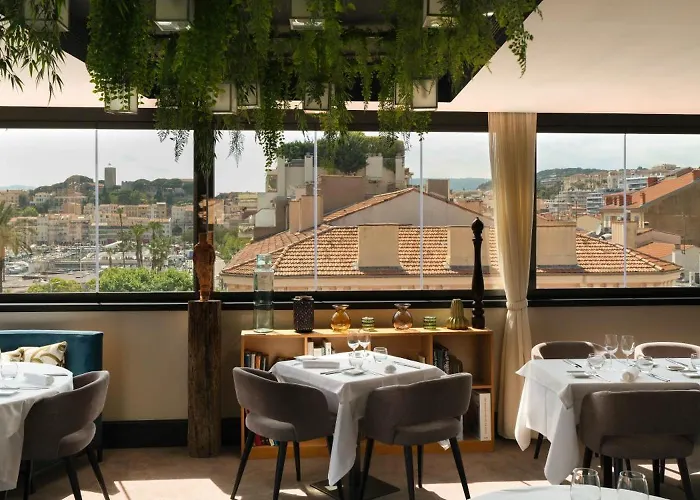 Five Seas By Inwood Hotel