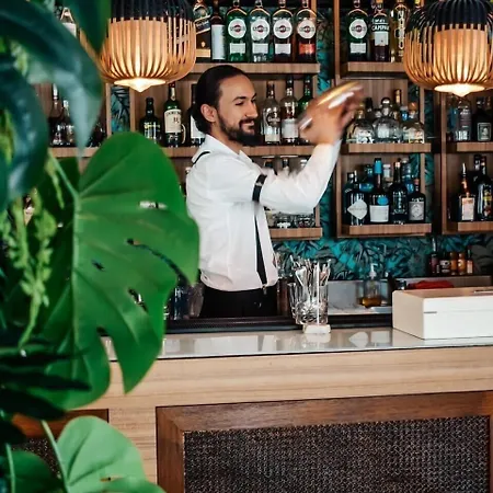Five Seas By Inwood Hotel