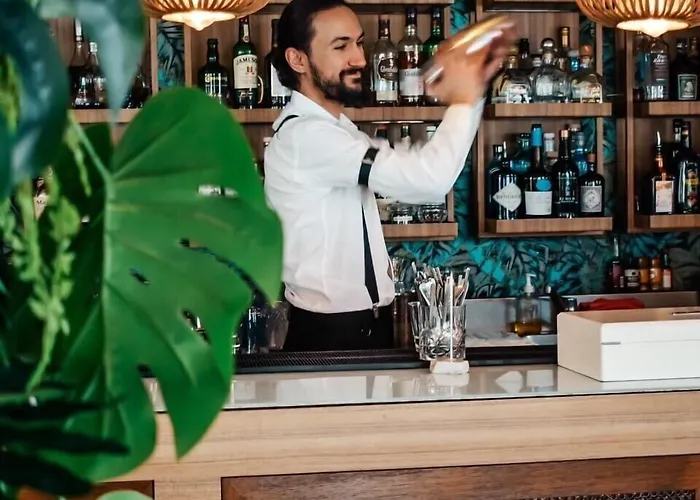 Five Seas By Inwood מלון